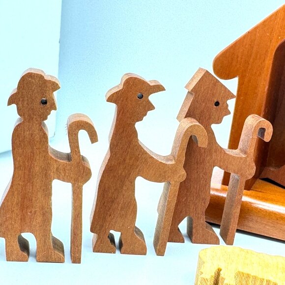 Amish Nativity Manger Scene Christmas Wooden Handmade Set of 16 Pieces - Picture 12 of 12